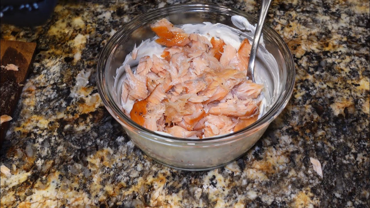 Как приготовить простой соус из копченого лосося