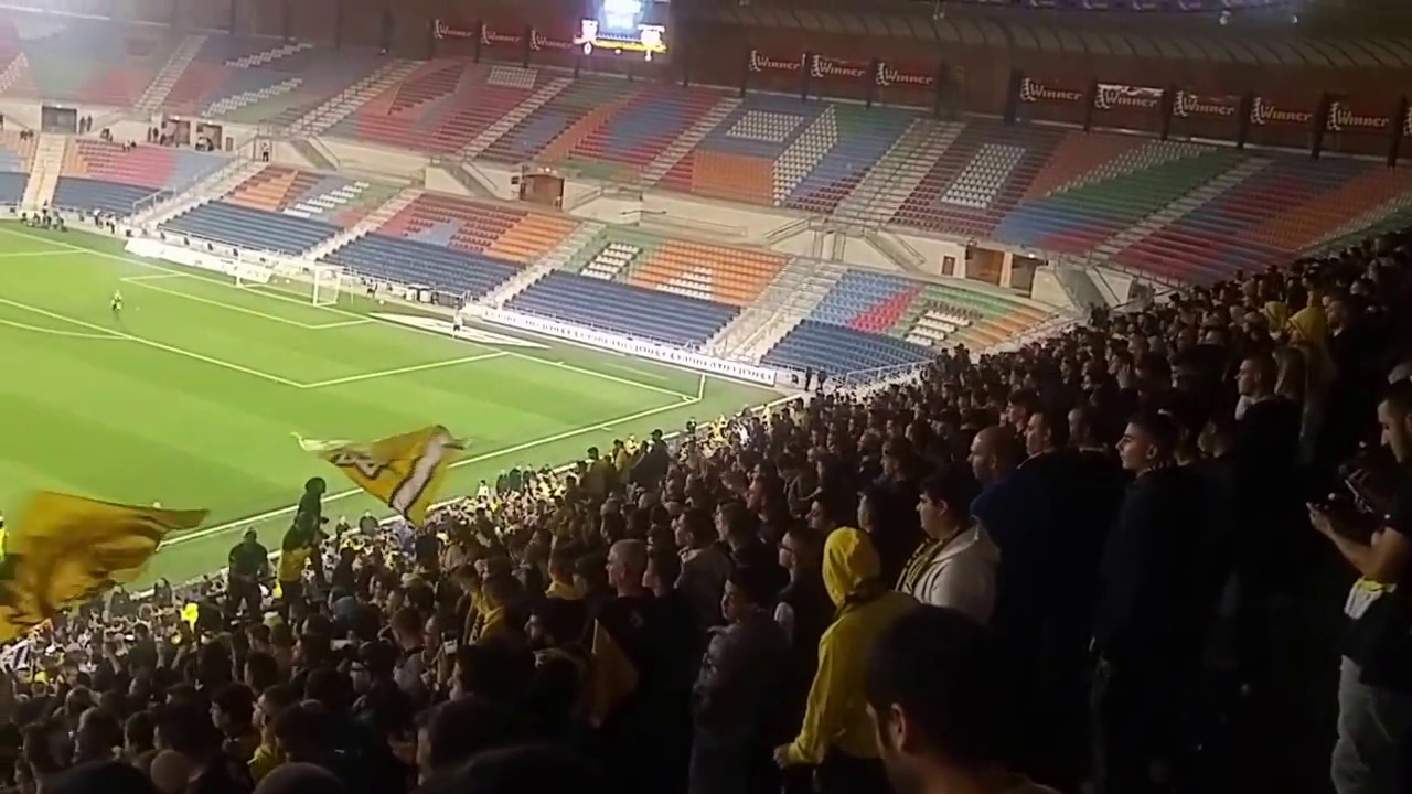 אטרף ברחובות כשהיא עוברת