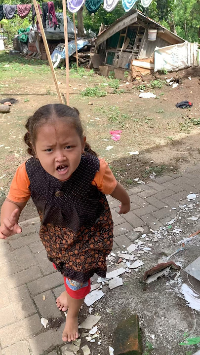 Mom panics in the sand 😲🫣#funny #shorts