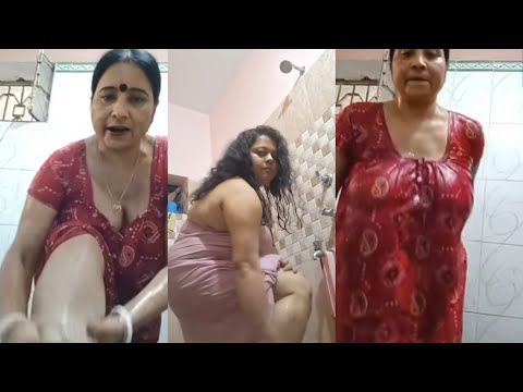 Aunty Bathing Vloghot || desi aunty open bathing vlog in black penty🤤🤤