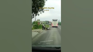 Các cụ gánh còng lưng 😨 #giaothong #phunu #antoangiaothong #tinhhuonggiaothong #mayman