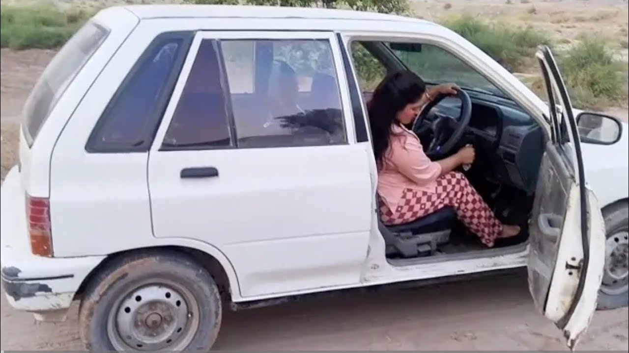 Anum Cranking a 93' Kia Pride | Pedal Pumping in High Heels | Weak Battery