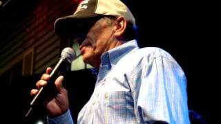 George Strait sings Troubador chords