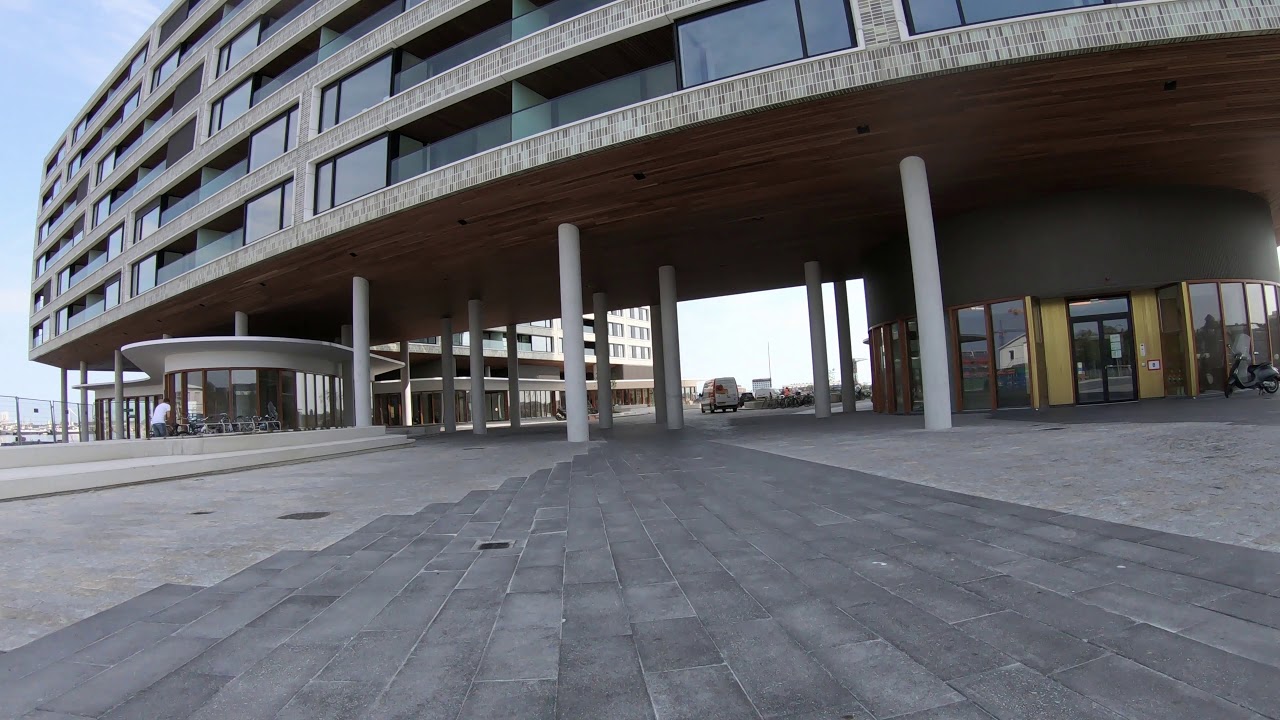 4K. Streetview Amsterdam. Pont steiger. 7-7-2018.