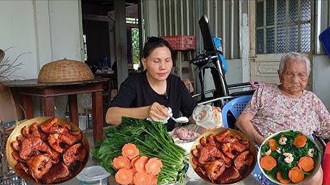 Bà lão 101 tuổi ăn cơm cá lóc đồng kho tiêu với canh cải bó xôi Món ăn dinh dưỡng Bà mới thưởng thức