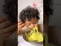 دحوم الصغير يبكي و يأكل اندومي