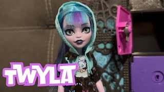 Monster High Neon Frights Twyla Review!