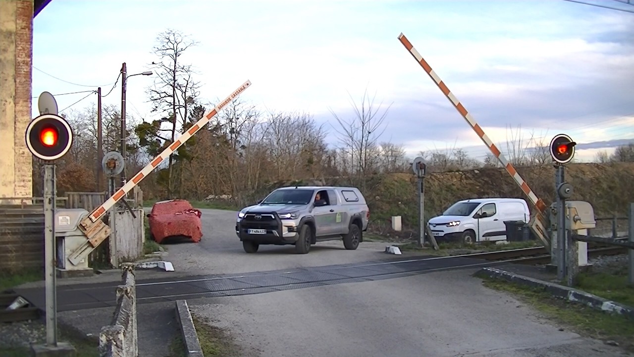 Spoorwegovergang Pamiers (F) // Railroad crossing // Passage à niveau