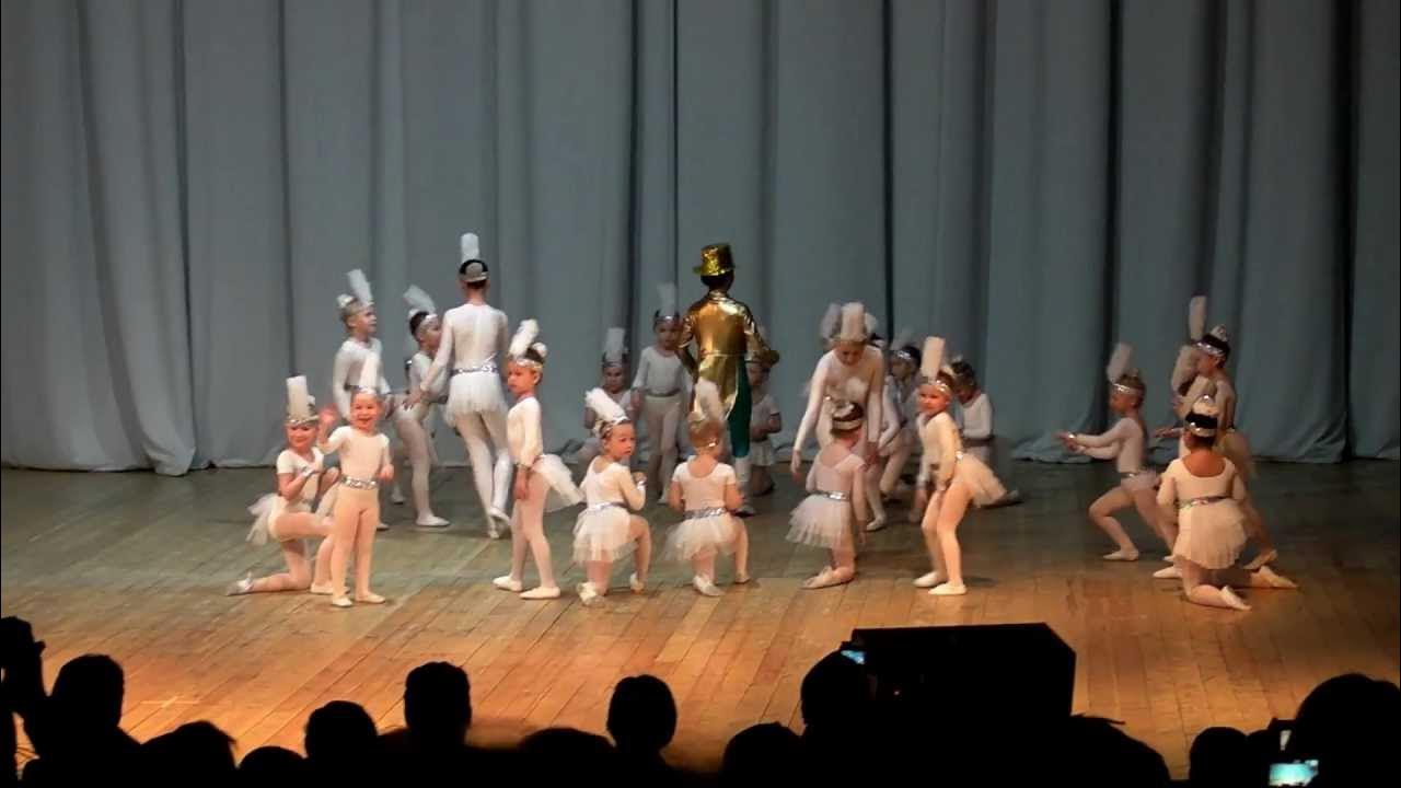 детский танец лошадок. детский танец лошадок. танец лошадка для малышей. танец лошадок в детском саду на новый год. танцевальный костюм лошадки.