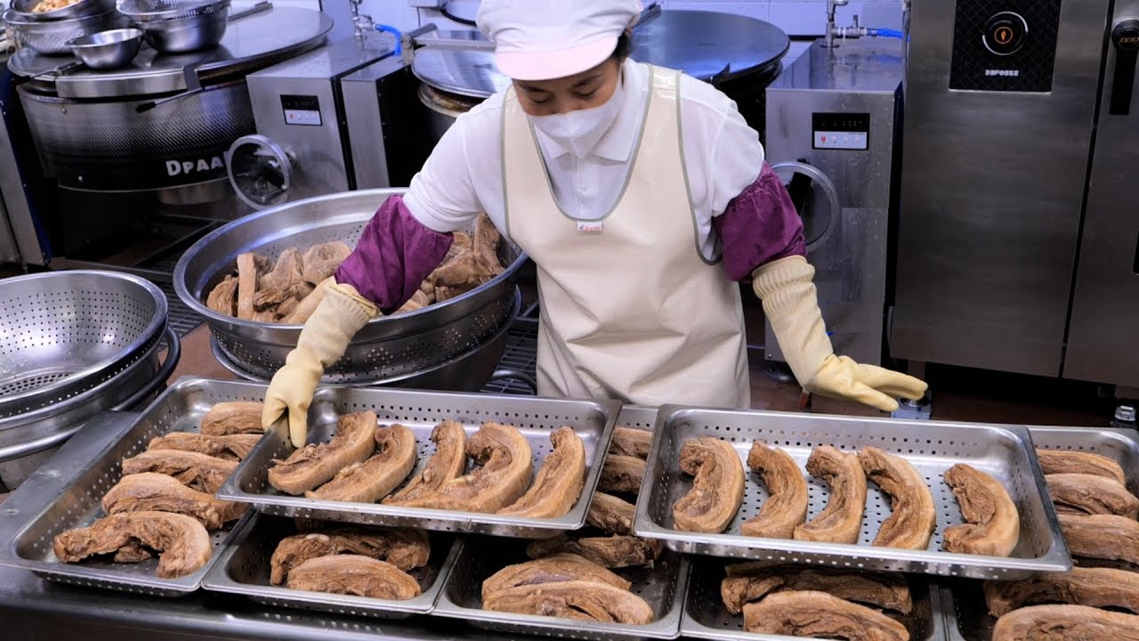 [ENG] 청도중고등학교 레전드 급식! 학생들이 기다리고 기다리던 여름방학! "통삼겹 바베큐"🥩🍲/Whole Pork Belly Barbecue/Korean school lunch