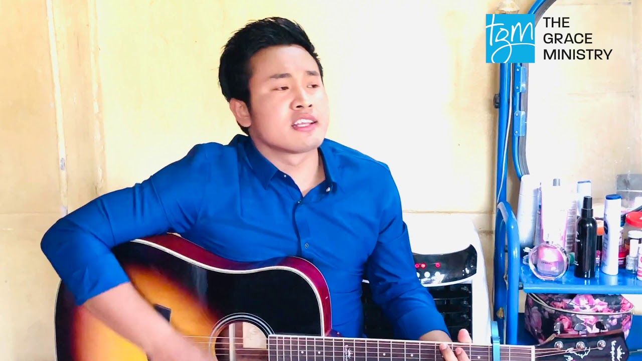 Qizil shaffof libosda