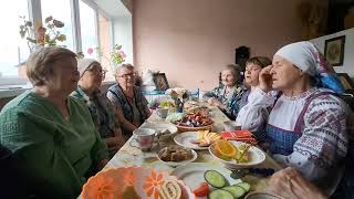 Гривенские женщины поют песни на Коми языке. Село Грива Койгородский район. Республика Коми.