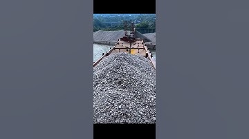 Process of unloading stone bricks ship