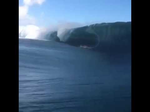 Teahupoo Keala Kennelly Surfe Une Vague Géante Et Bouleverse Le Monde Du Surf