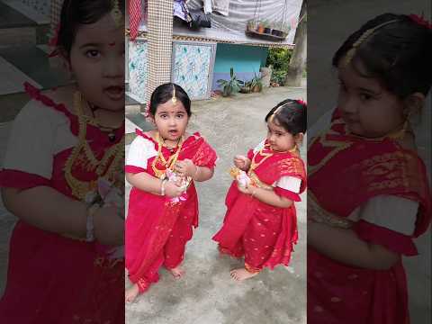 গণপতি কে মোদক খাওয়াচ্ছে 😊😊#twin #shrinika #shrinija #youtubeshorts