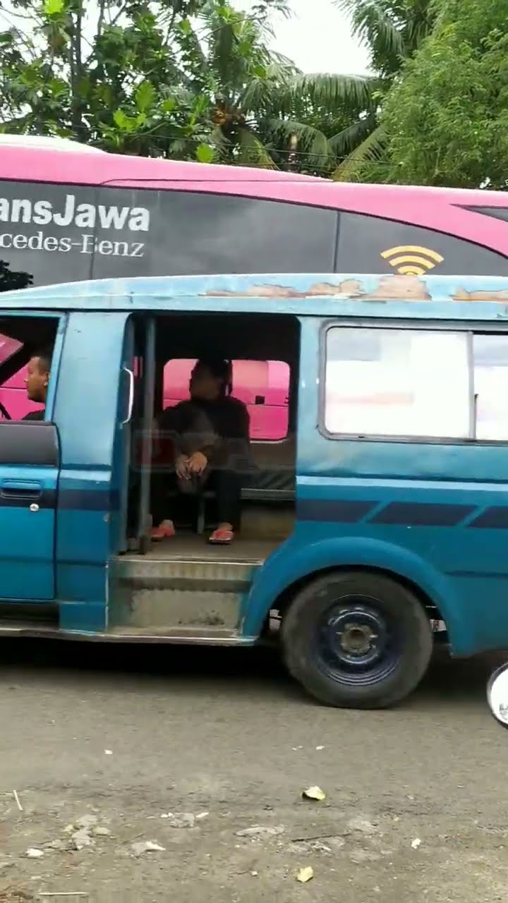 Rombongan Bus Pariwisata: Sebuah Studi Kasus tentang Manajemen Parkir dan Dampaknya