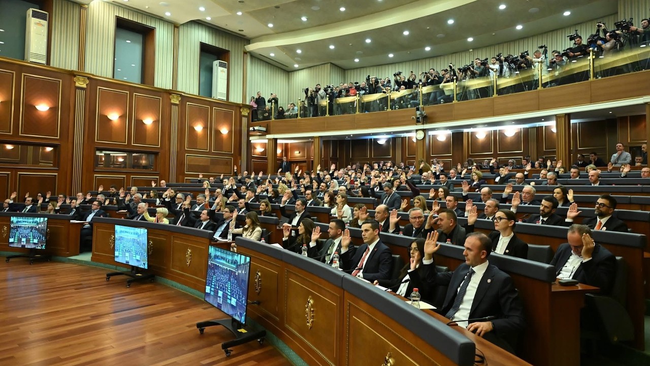 Seanca për amendamentet kushtetuese