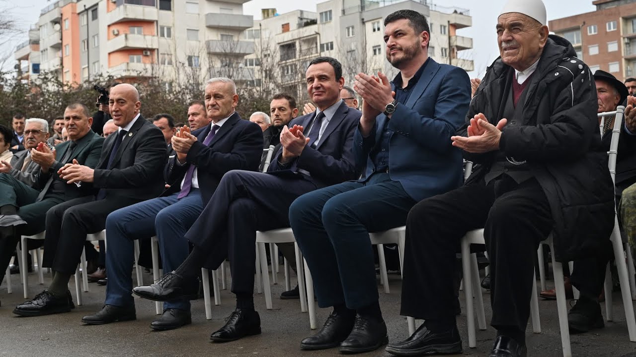 Albin Kurtin dhe Ramush Haradinaj i bashkon heroi i UÇK-së në Klinë, me ta dhe baba i Mujë Krasniqit