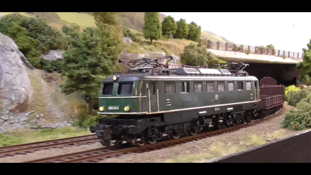 Uralte Trix International E50 digitalisieren, ESU Decoder  und LEDs einbauen