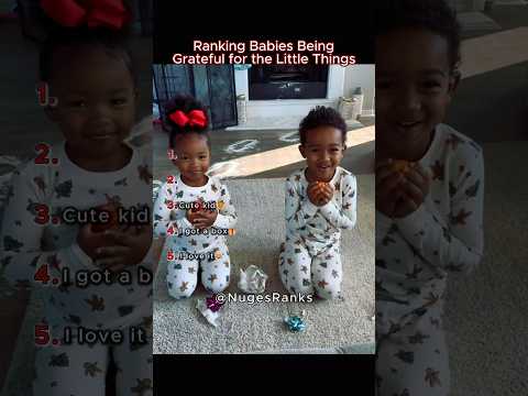 تصنيف الأطفال الذين يعبرون عن امتنانهم للأشياء الصغيرة طفل مضحك ردة فعل هدية مفاجئة شورت