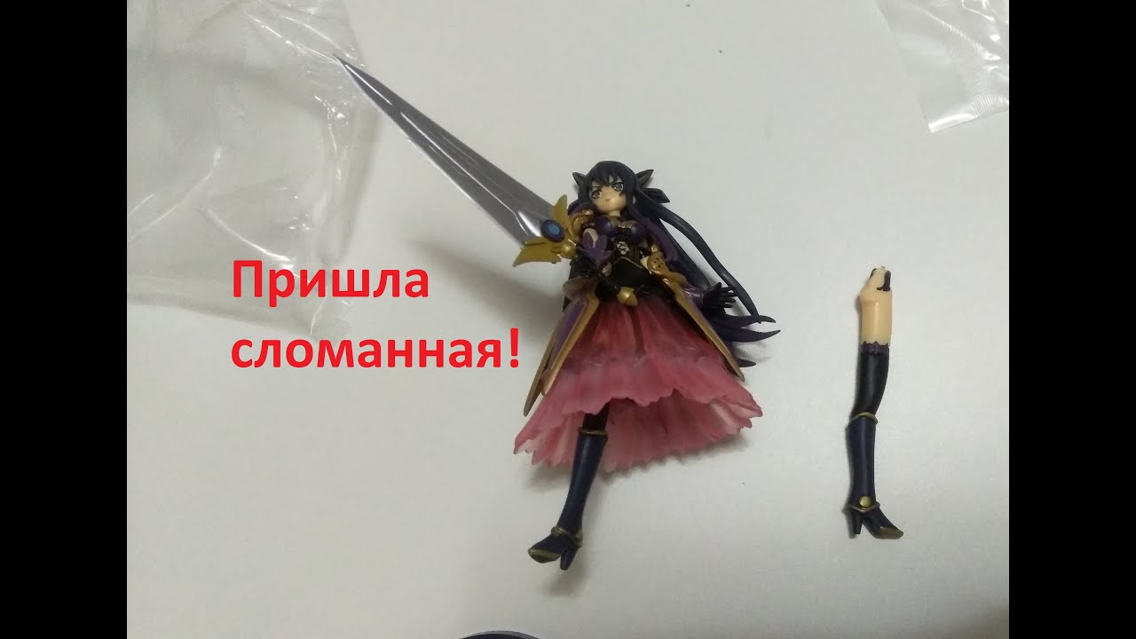 Аниме фигурка в машину