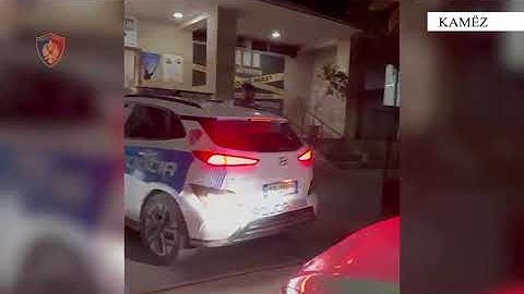 Top Channel/ "Asnjë lëvizje", momenti i arrestimit të 5 të rinjve që shisnin drogë në Kamëz