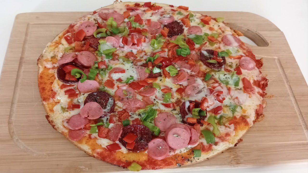 Tavada pratik pizza tarifi. Evde hazırlayabileceğiniz en kolay pizza tarifi #pratikpizza #shorts