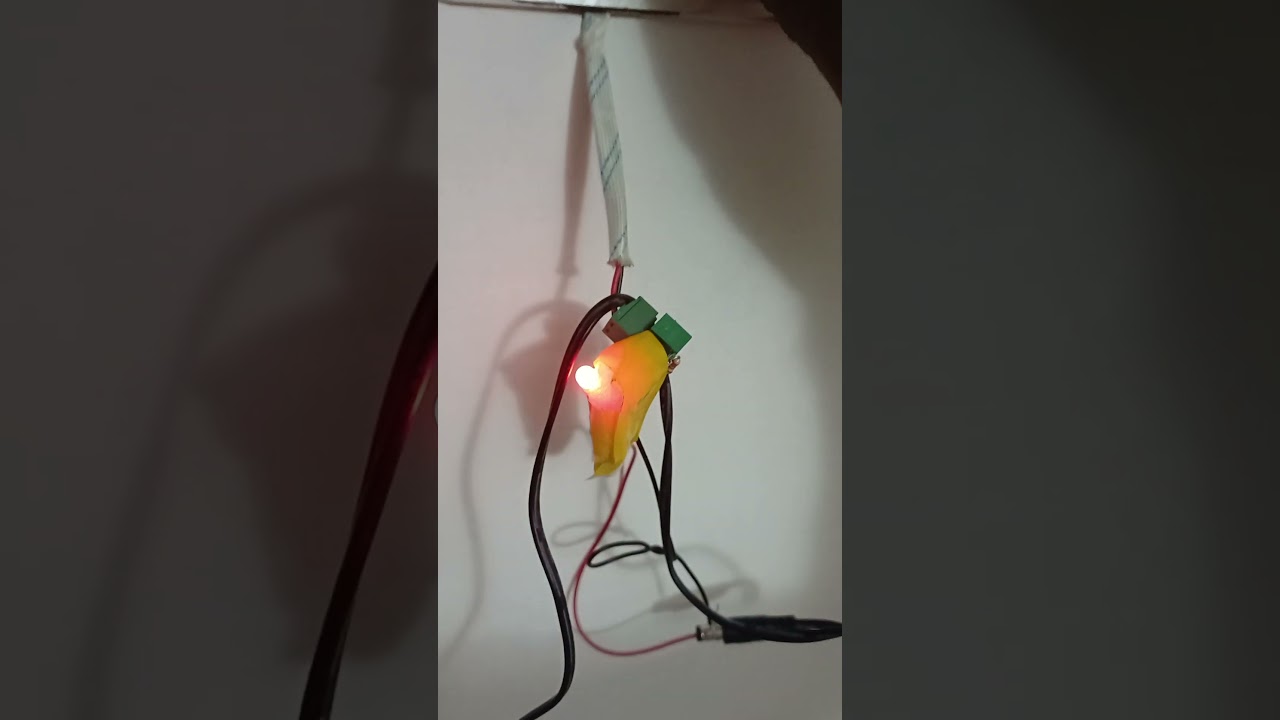 Logic indicator for AC load with a current coil.