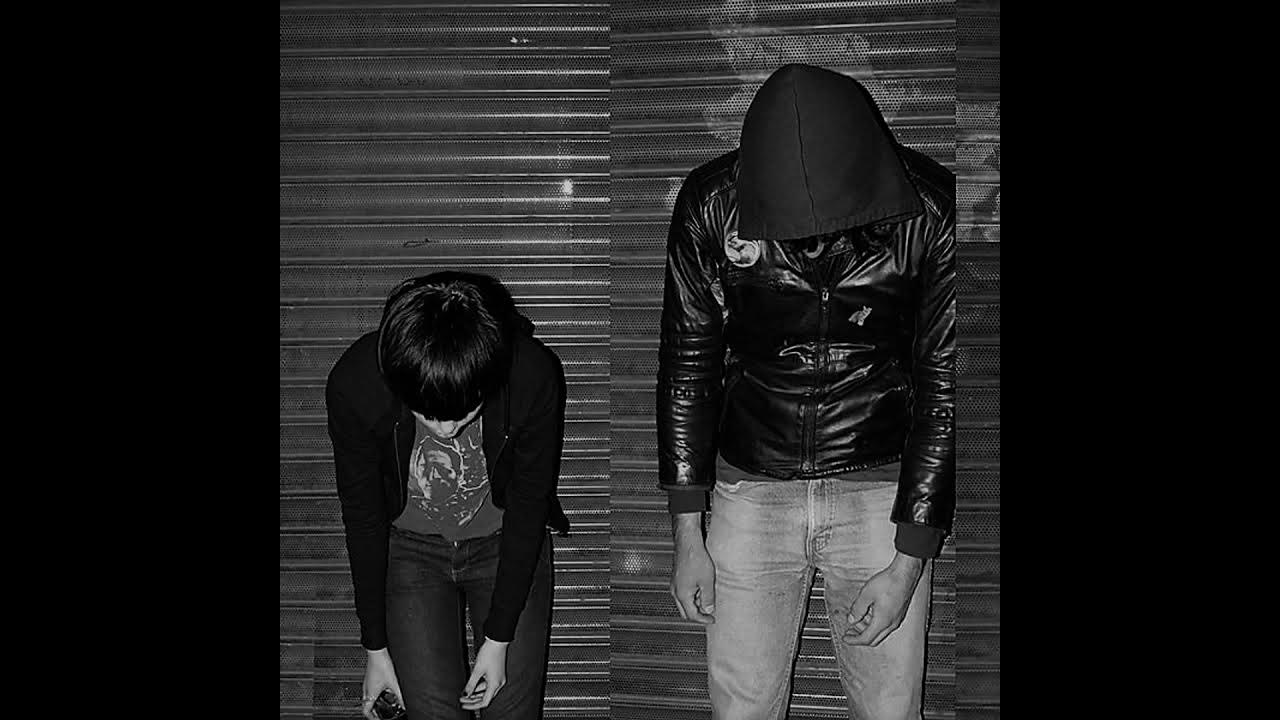 Crystal castles 1. Crystal Castles 6 кадров. Crystal Castles обложки.