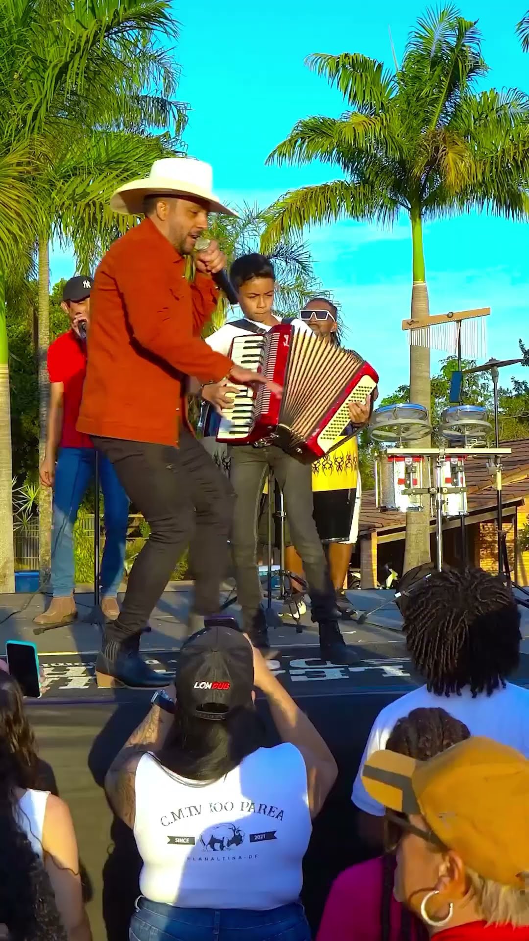 O fenômeno cantando bonito a música forró do meu goais quem gosta comenta #boanoiteee #leãozinho
