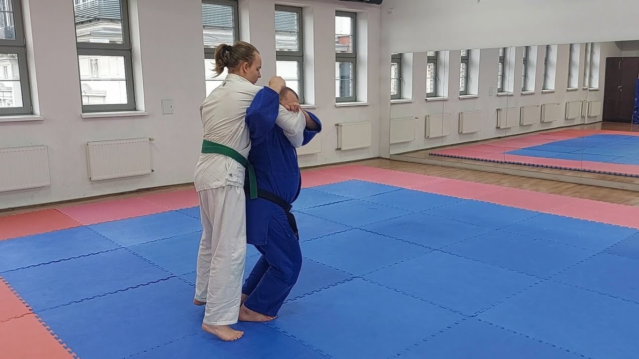 judo-ippon-seoi-nage-rzut-przez-plecy-za-jedno-rami-judopedia