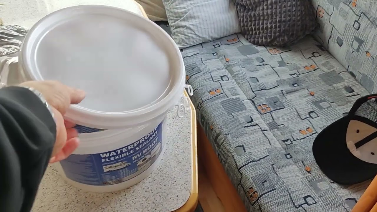 Täta tak husvagn , tätning husvagnstak, tätar om husvagnen, butyl, sikaflex, ms polymer