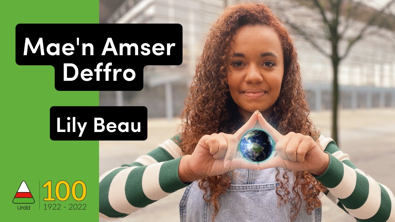 Mae'n Amser Deffro | Lily Beau | Geiriau/Lyrics | 