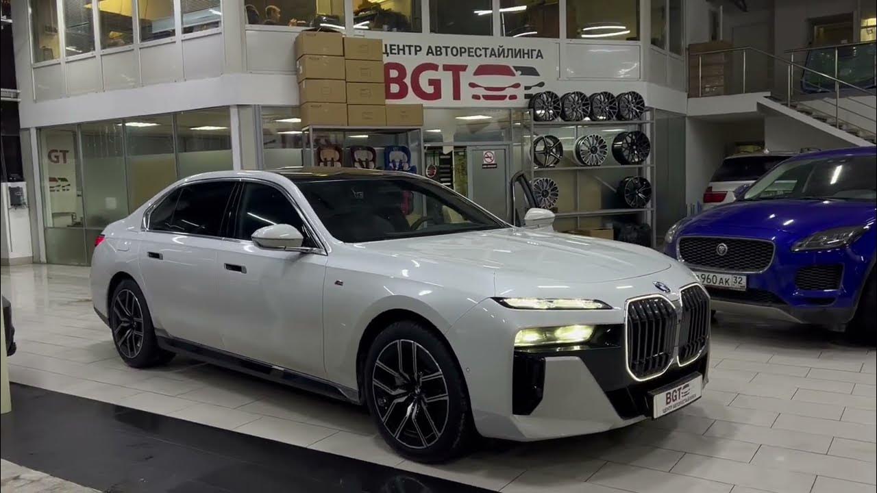 Iconic london prep set glow spray. Iconic glow. Хайлайтер революшен. Iconic хайлайтер. Мандарин сандал.