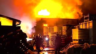 Les pompiers  de l Aude sont intervenus sur le violent incendie de la conserverie Aymeric