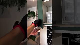 Оклейка кухни пленкой Реновация кухни. Обновление кухни пленкой #оклейка #wrap #оклейкакухни #москва