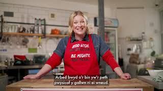 Joanna Page a Chris 'Flamebaster' Roberts yn y Barri. Bydd Wych. Ailgylcha