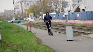 Moscow (Russia) Sidewalk Scooter Riders - Beware! Осторожно - скутеры на тротуарах!