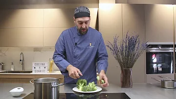 ¿En qué remojas el brócoli para limpiarlo?