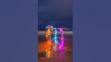 Light painting skeleton surfers 🏄‍♂️💫 #lightpainting #art #photography #color