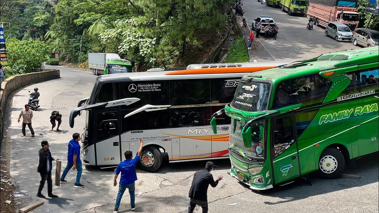 DRAMA TERBURUK., KERNET PEGANG BALOK BESAR !!! Tantangan Terberat Sopir Bus Melintasi Tikungan Curam