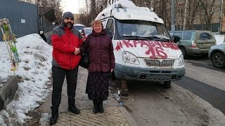 На Кравченко 16 в Москве вывозят строительные бытовки