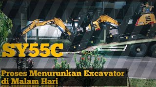 Proses Menurunkan 2 Unit Alat Berat Excavator Di Malam Hari