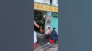 Số 205 Võ Văn Tần quận 3, hủ tíu 32k. Mở cửa 6 giờ đến 10 giờ, chiều thì từ 14 giờ cho đến 18 giờ.