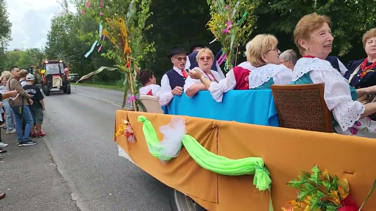 Korowód dożynkowy w sołectwie Szeroka