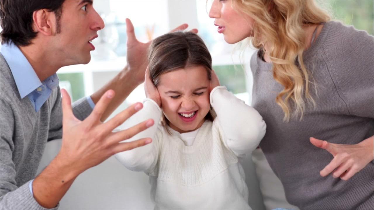 Отношения с родителями мужа. Конфликт в семье. Спор родителей и детей. Развод конфликт в семье. Родители спорят.