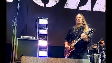 Fozzy brings the BIAS Rack amplifier on tour