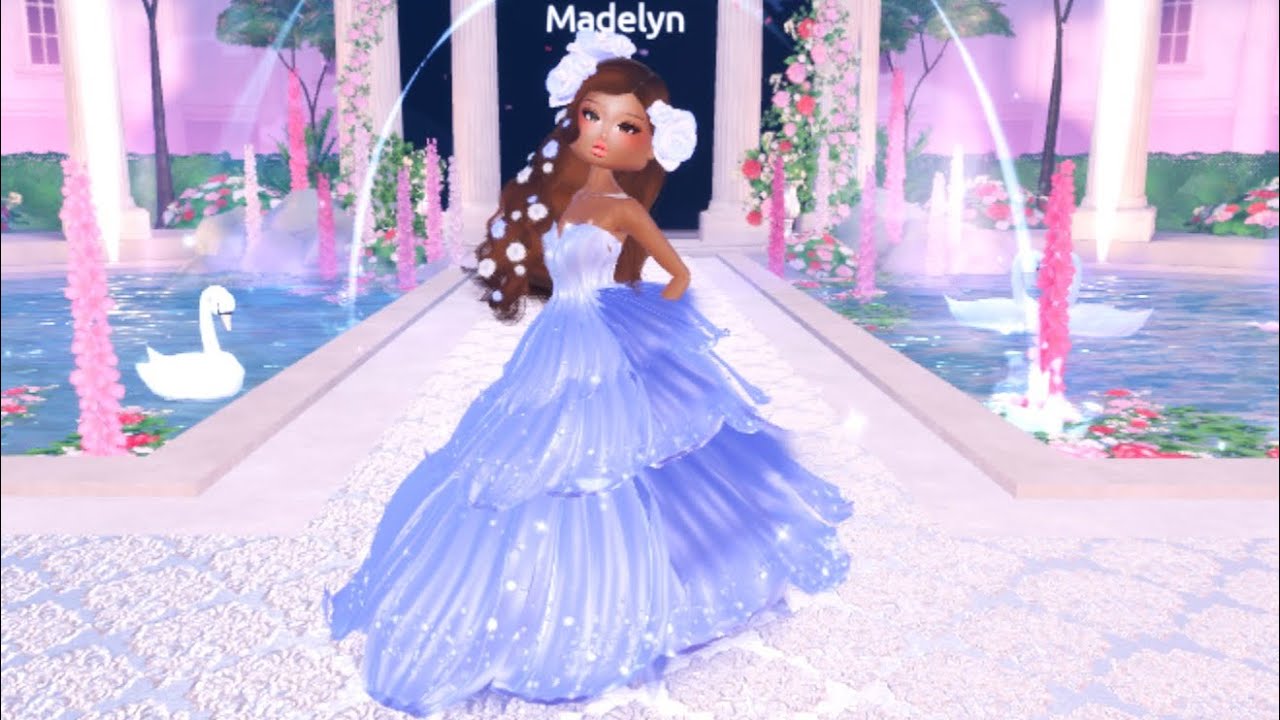 Playing dress to impress 😳