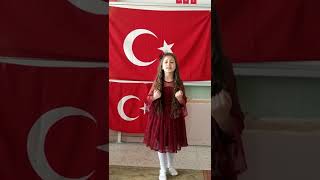 Elaziğ Dumlupinar İlköğreti̇m Okulu 3A Sinifindan Eli̇f Aksu Nun İsti̇klâl Marsi̇ Sunumu