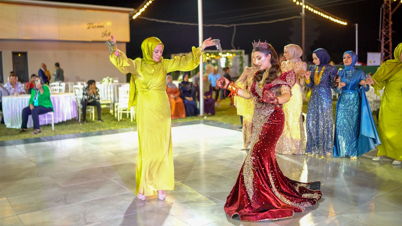 GÜZELLER GİYSİN ALLARI - HALAY